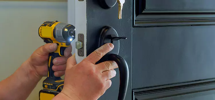 Locksmith Emergency Service Palm River-Clair Mel
